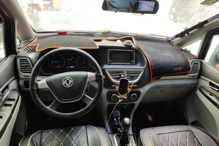 Used Dongfeng Shuaike 2016 1.5L Manual Comfort Model Center Console