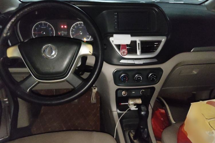 Used Dongfeng Shuaike 2016 1.5L Manual Luxury Model Center Console