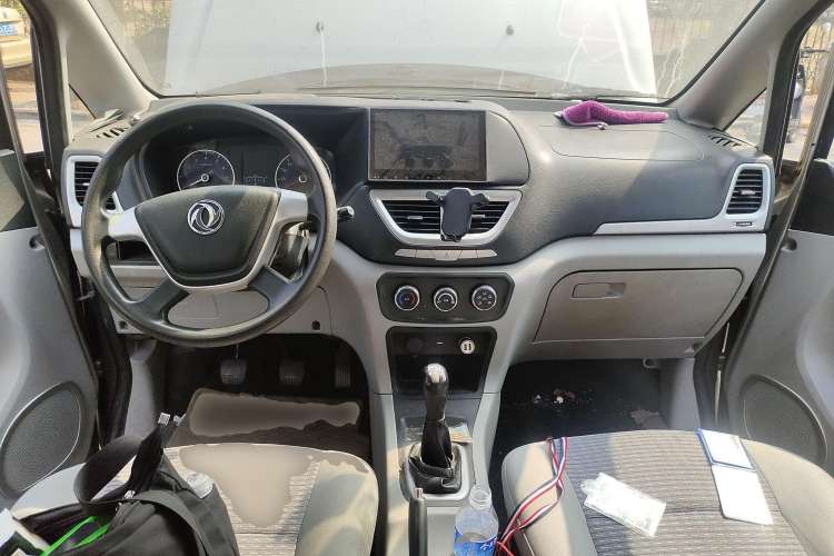 Used Dongfeng Shuaike 2016 1.5L Manual Comfort Model Center Console