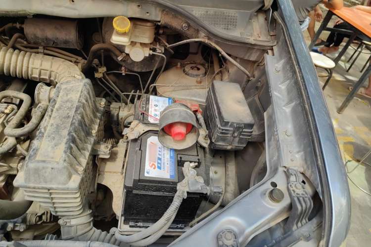 Used Dongfeng Shuaike 2016 1.5L Manual Comfort Model Engine Bay Left