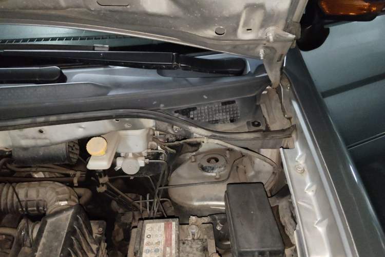 Used Dongfeng Shuaike 2016 1.5L Manual Luxury Model Engine Bay Left