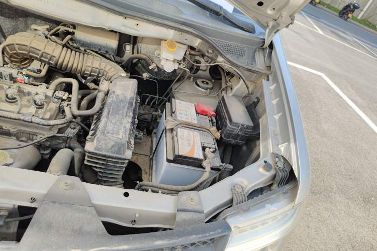 Used Dongfeng Shuaike 2016 1.5L Manual Luxury Model Engine Bay Left