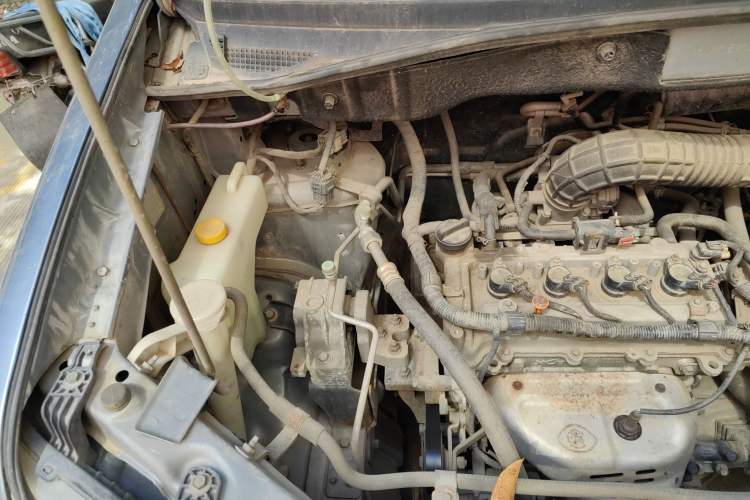 Used Dongfeng Shuaike 2016 1.5L Manual Comfort Model Engine Bay Right