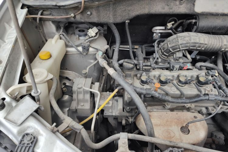 Used Dongfeng Shuaike 2016 1.5L Manual Standard Edition Engine Bay Right