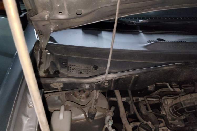 Used Dongfeng Shuaike 2016 1.5L Manual Luxury Model Engine Bay Right