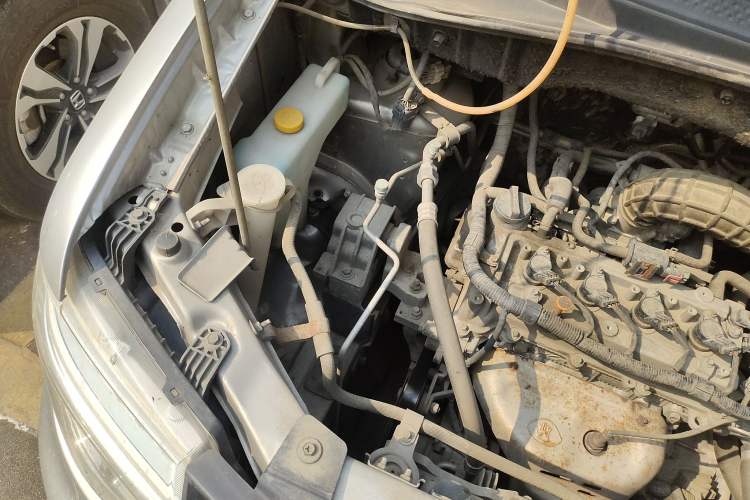 Used Dongfeng Shuaike 2016 1.5L Manual Comfort Model Engine Bay Right