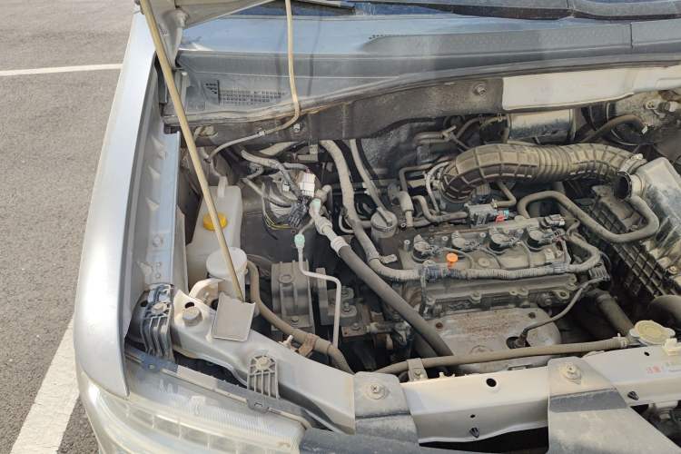 Used Dongfeng Shuaike 2016 1.5L Manual Luxury Model Engine Bay Right