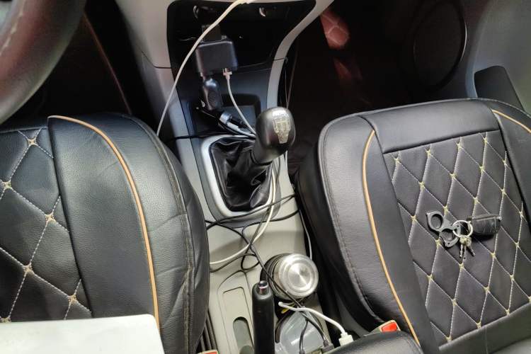 Used Dongfeng Shuaike 2016 1.5L Manual Comfort Model Gear Lever