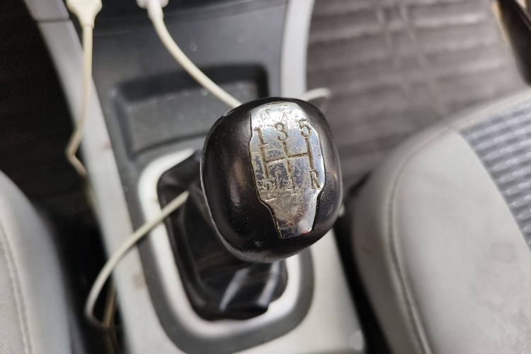 Used Dongfeng Shuaike 2016 1.5L Manual Comfort Model Gear Lever