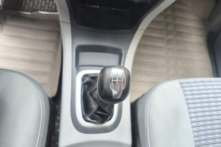 Used Dongfeng Shuaike 2016 1.5L Manual Comfort Model Gear Lever