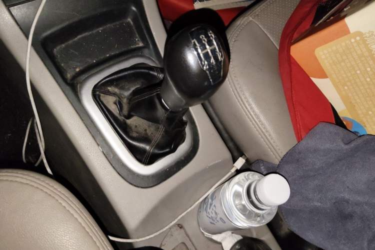 Used Dongfeng Shuaike 2016 1.5L Manual Luxury Model Gear Lever