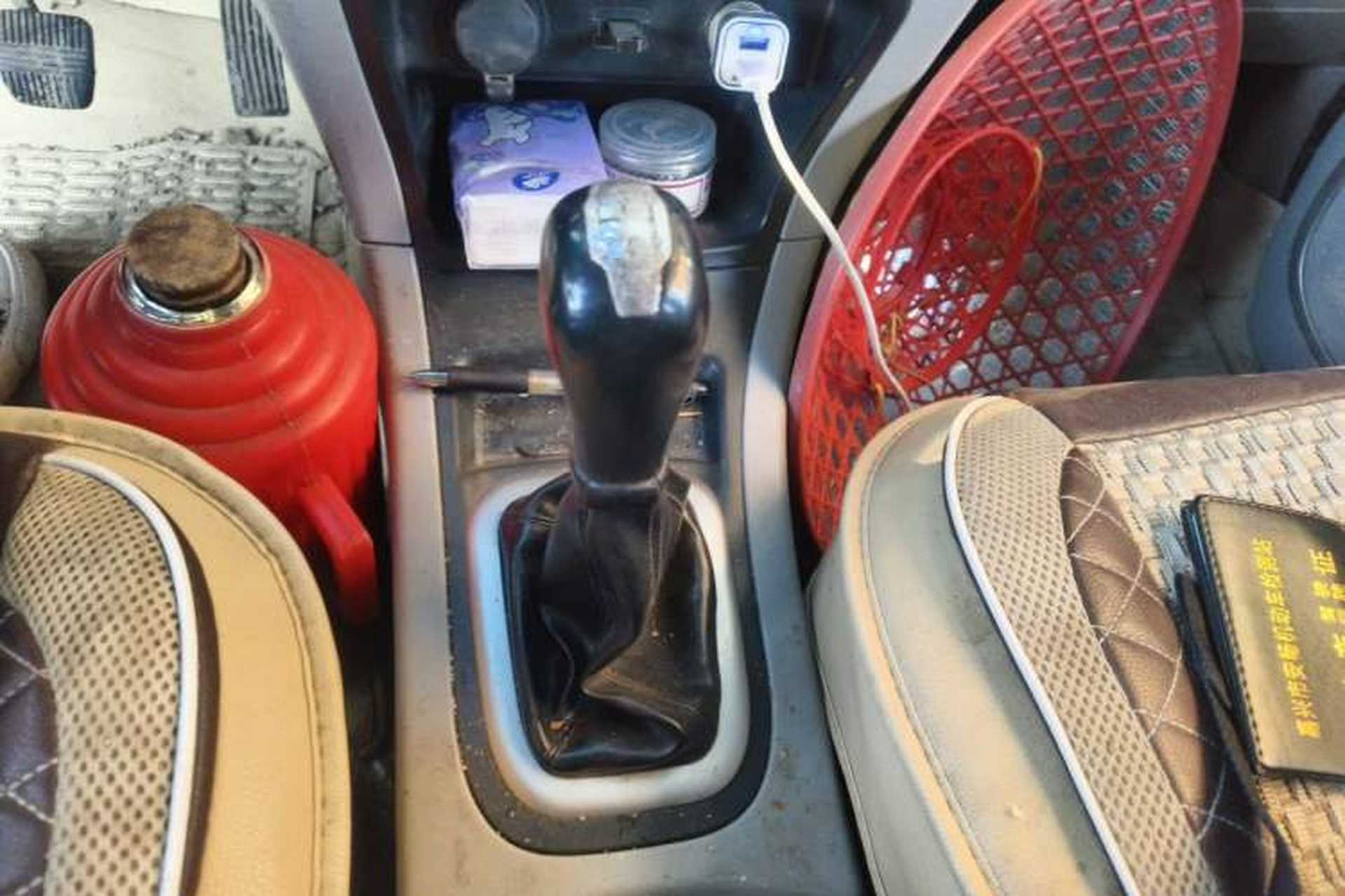 Used Dongfeng Shuaike 2016 1.5L Manual Comfort Model Gear Lever