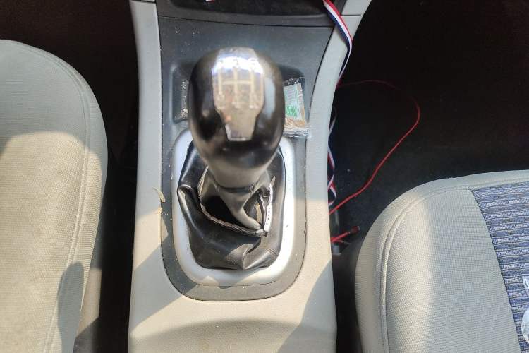 Used Dongfeng Shuaike 2016 1.5L Manual Comfort Model Gear Lever
