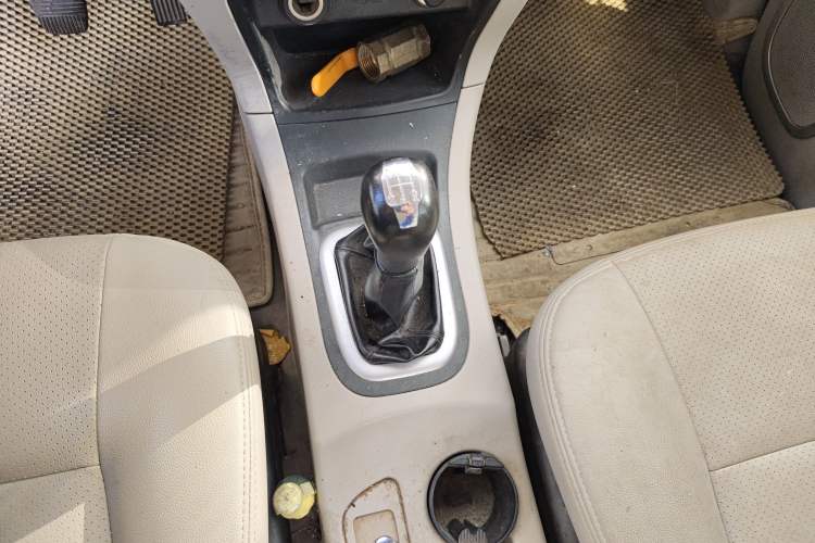 Used Dongfeng Shuaike 2016 1.5L Manual Luxury Model Gear Lever