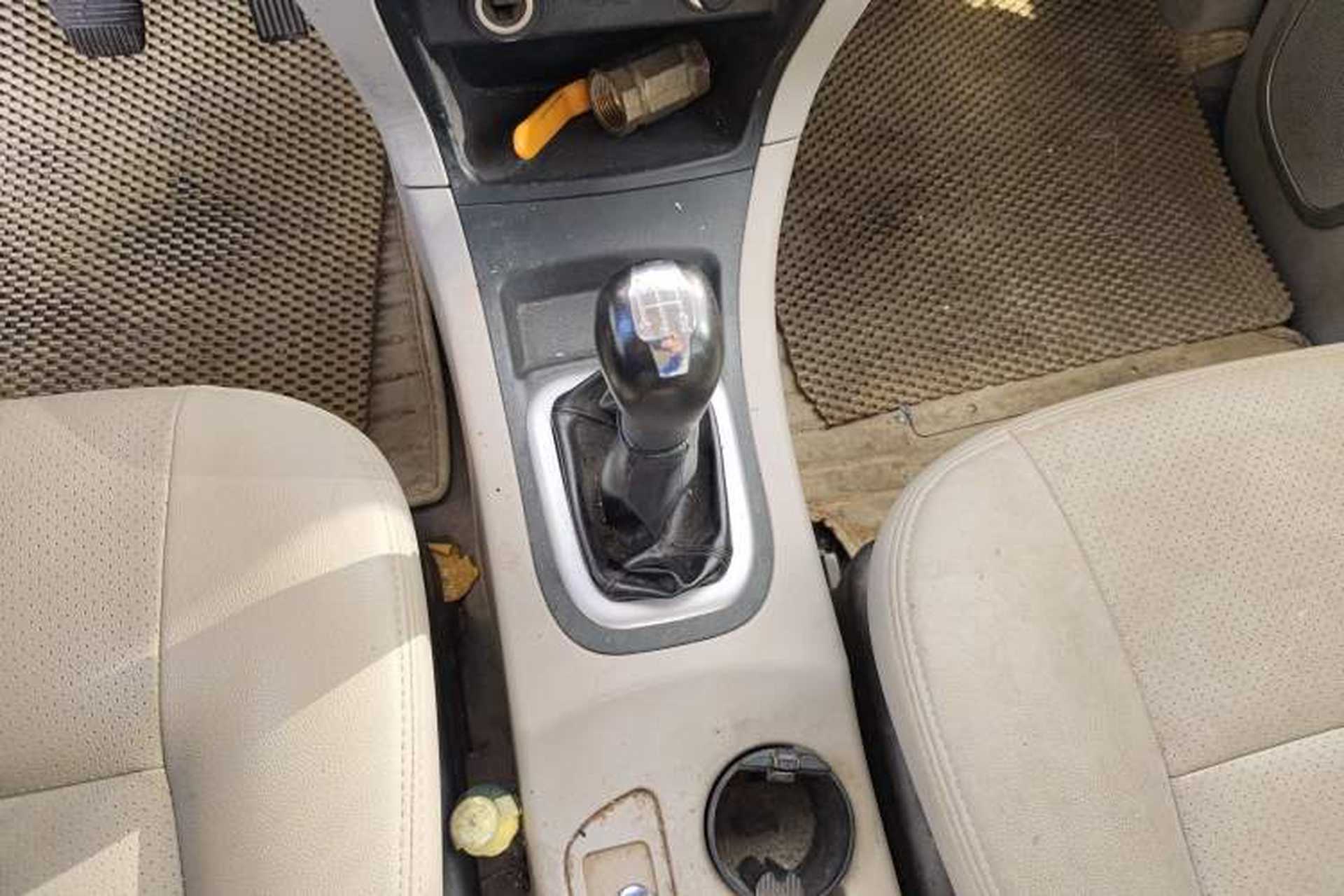Used Dongfeng Shuaike 2016 1.5L Manual Luxury Model Gear Lever