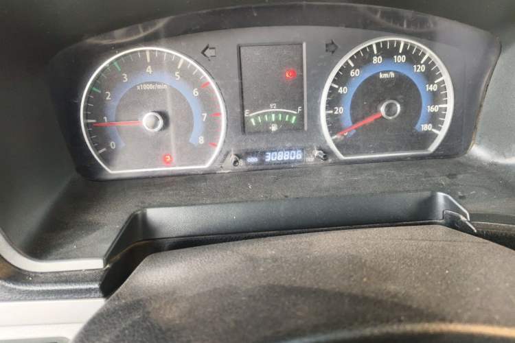 Used Dongfeng Shuaike 2016 1.5L Manual Comfort Model Odometer Close Up