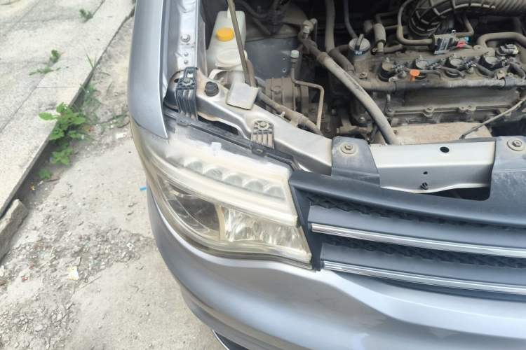 Used Dongfeng Shuaike 2016 1.5L Manual Comfort Model Right Front Headlight