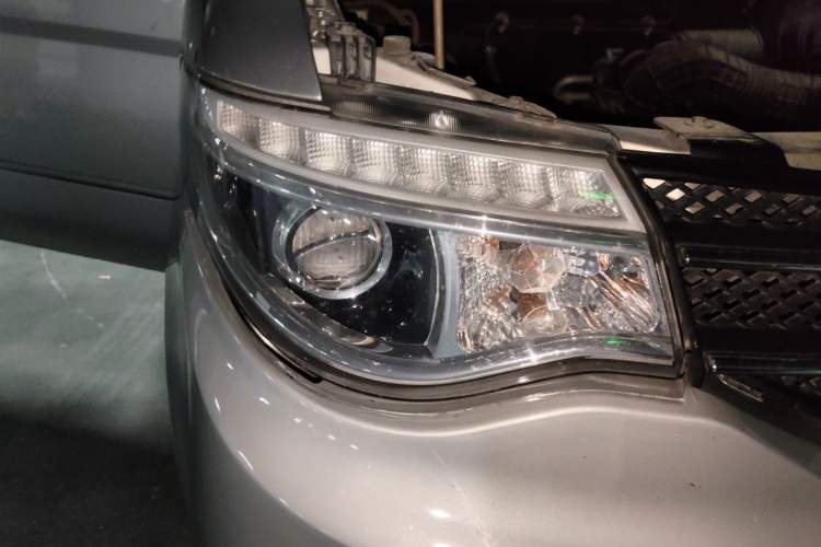 Used Dongfeng Shuaike 2016 1.5L Manual Luxury Model Right Front Headlight