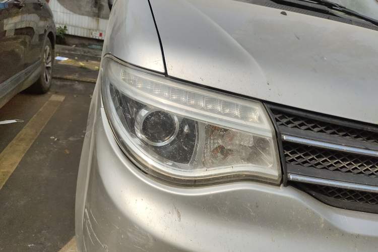 Used Dongfeng Shuaike 2016 1.5L Manual Comfort Model Right Front Headlight