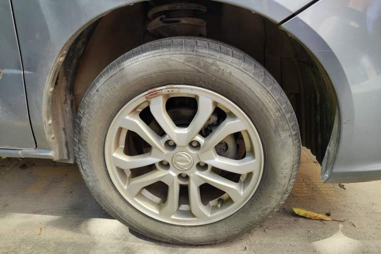 Used Dongfeng Shuaike 2016 1.5L Manual Comfort Model Right Front Wheel Hub