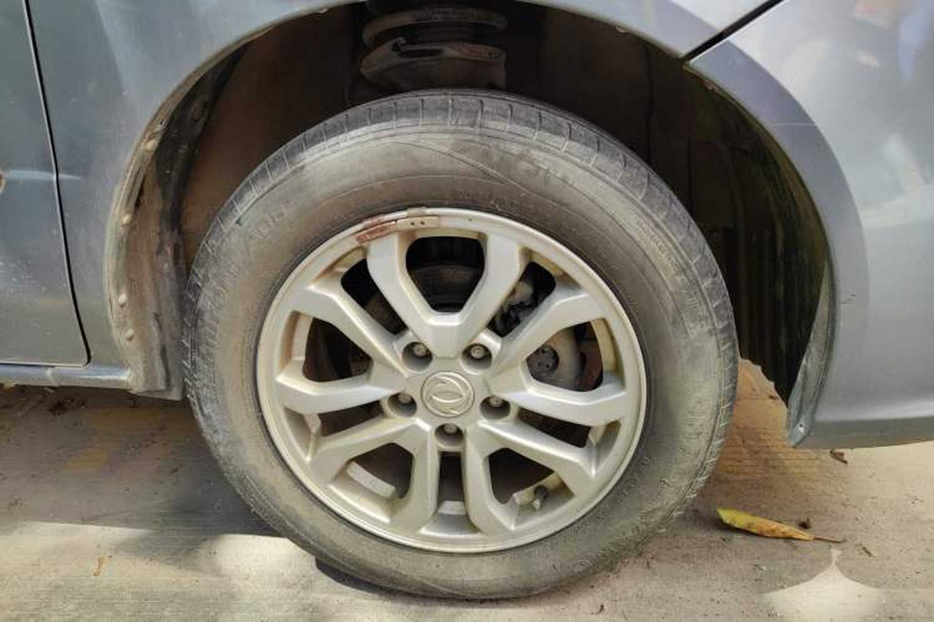 Used Dongfeng Shuaike 2016 1.5L Manual Comfort Model Right Front Wheel Hub