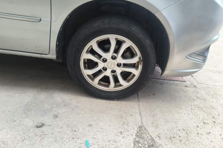 Used Dongfeng Shuaike 2016 1.5L Manual Comfort Model Right Front Wheel Hub