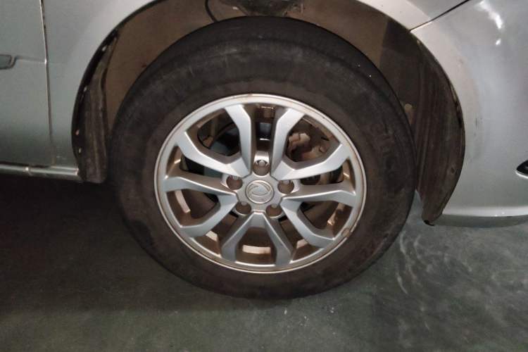 Used Dongfeng Shuaike 2016 1.5L Manual Luxury Model Right Front Wheel Hub