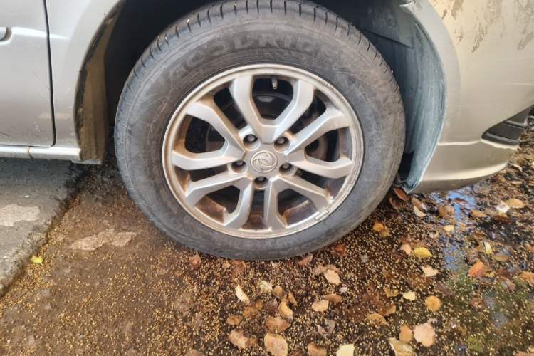 Used Dongfeng Shuaike 2016 1.5L Manual Comfort Model Right Front Wheel Hub