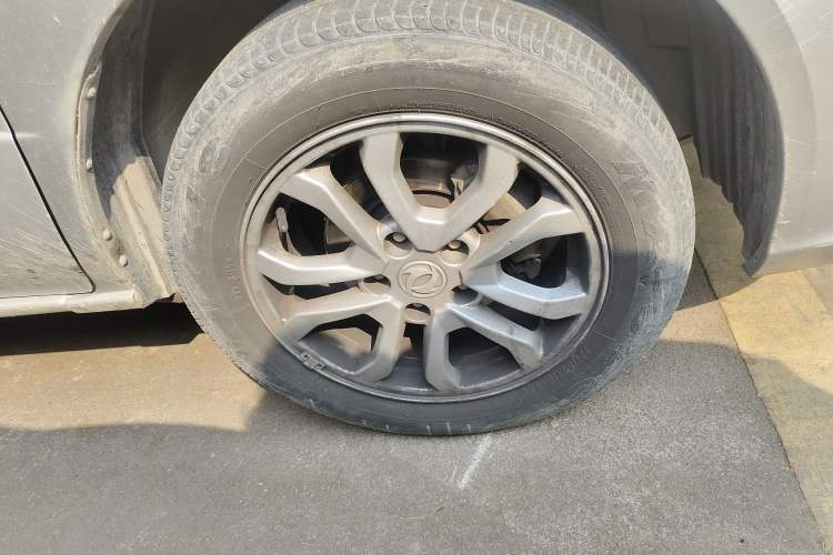 Used Dongfeng Shuaike 2016 1.5L Manual Comfort Model Right Front Wheel Hub