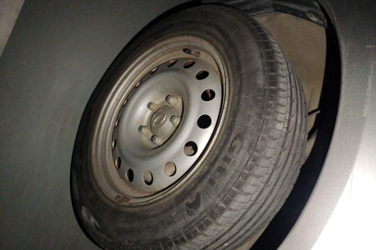 Used Dongfeng Shuaike 2016 1.5L Manual Standard Edition Right Front Wheel Hub