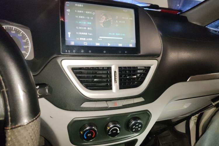 Used Dongfeng Shuaike 2016 1.5L Manual Comfort Model Audio And AC Panel