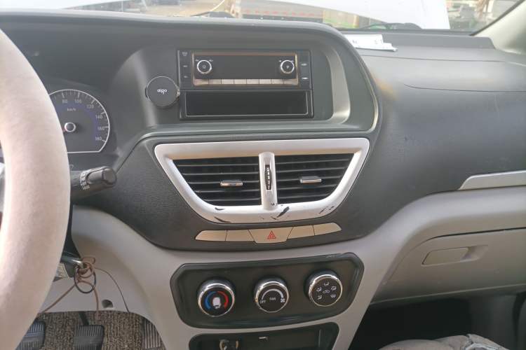 Used Dongfeng Shuaike 2016 1.5L Manual Standard Edition Audio And AC Panel