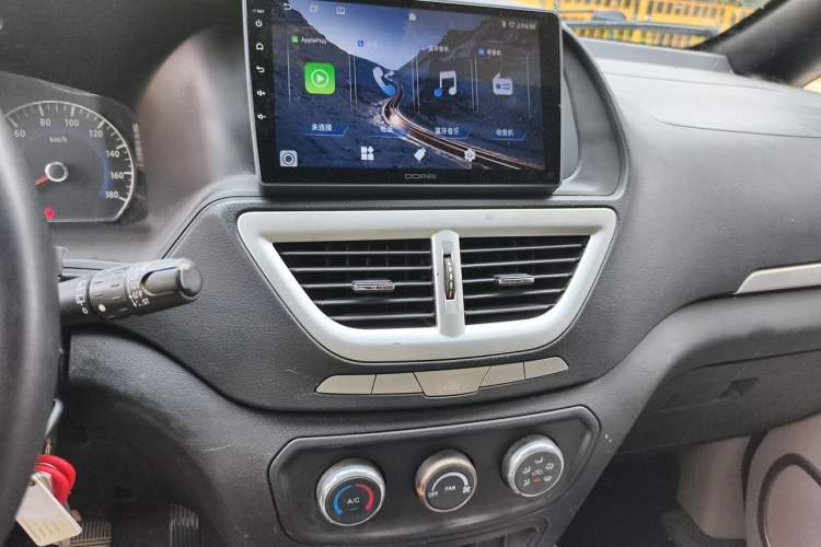 Used Dongfeng Shuaike 2016 1.6L Manual Comfort Model Audio And AC Panel