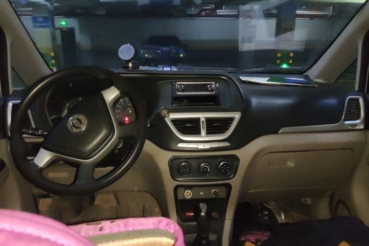 Used Dongfeng Shuaike 2016 Revised Version 1.6L Manual Comfort Edition Center Console