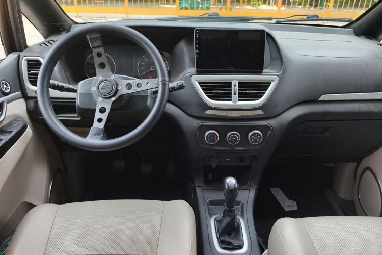 Used Dongfeng Shuaike 2016 1.6L Manual Comfort Model Center Console
