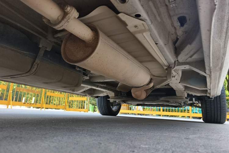 Used Dongfeng Shuaike 2016 1.6L Manual Comfort Model Chassis Rear Right