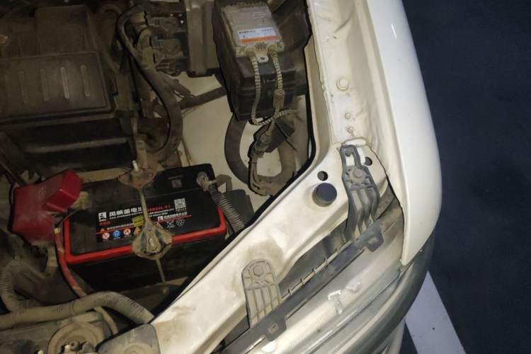 Used Dongfeng Shuaike 2016 Revised Version 1.6L Manual Comfort Edition Engine Bay Left