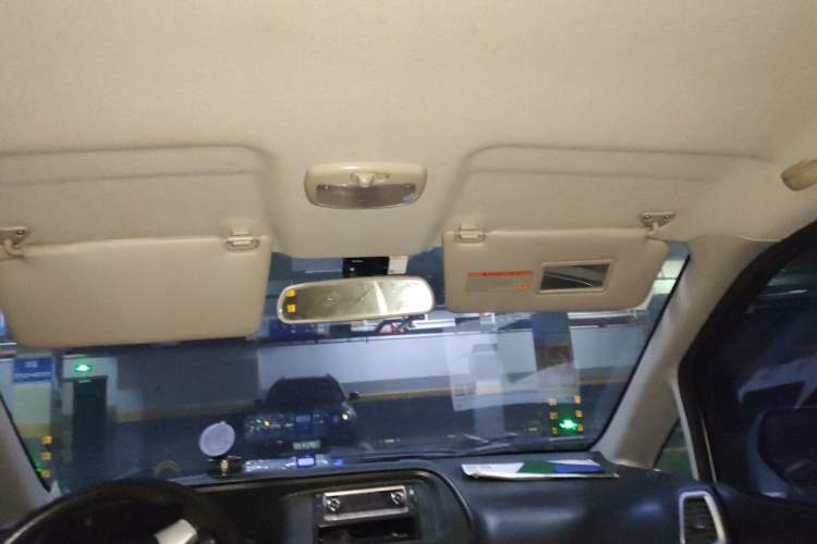 Used Dongfeng Shuaike 2016 Revised Version 1.6L Manual Comfort Edition Headliner