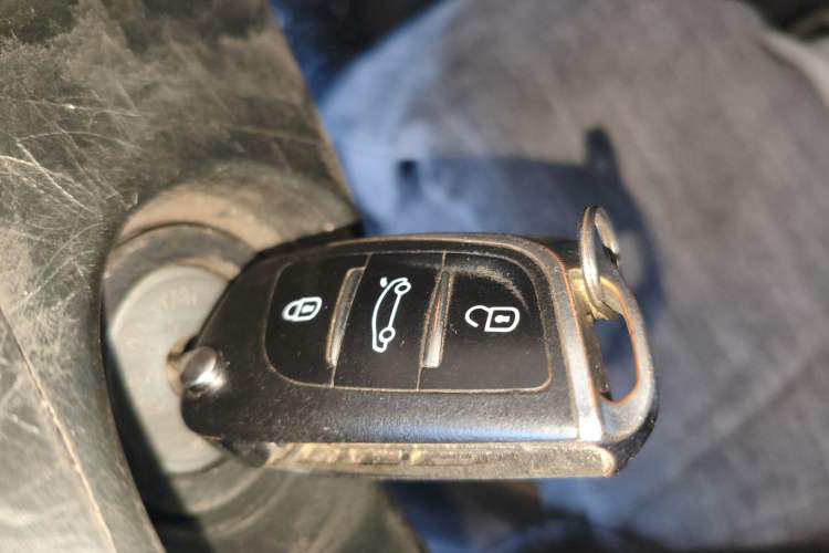 Used Dongfeng Shuaike 2016 1.5L Manual Standard Edition Interior 1
