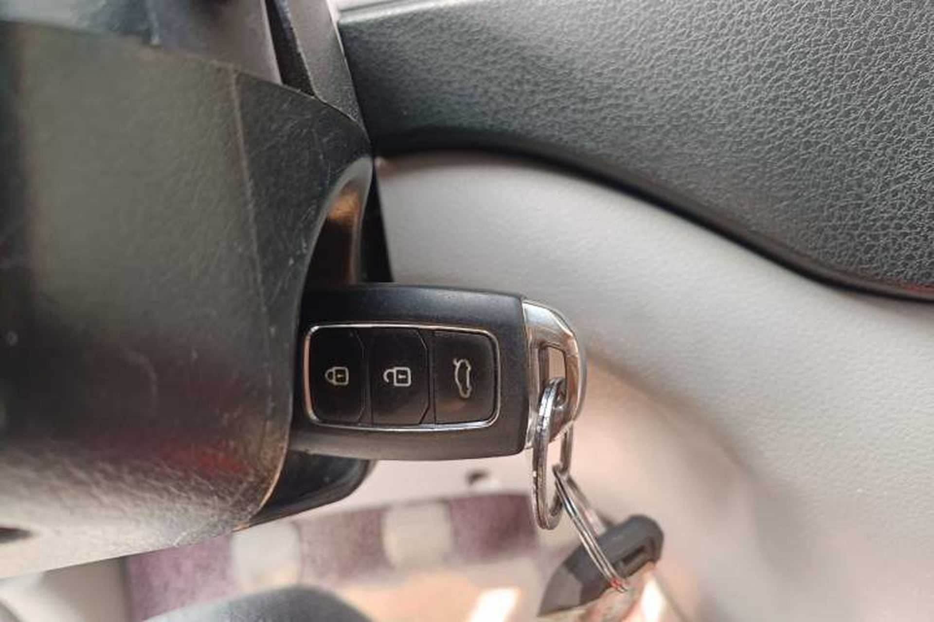 Used Dongfeng Shuaike 2016 1.5L Manual Standard Edition Interior 1