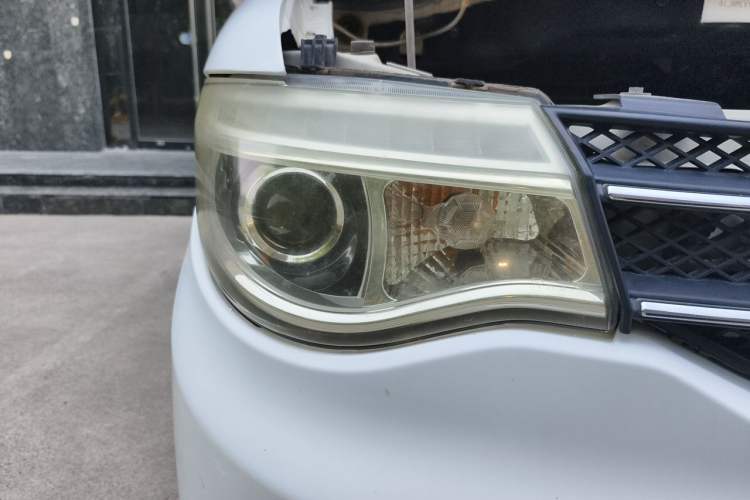 Used Dongfeng Shuaike 2016 1.6L Manual Comfort Model Right Front Headlight