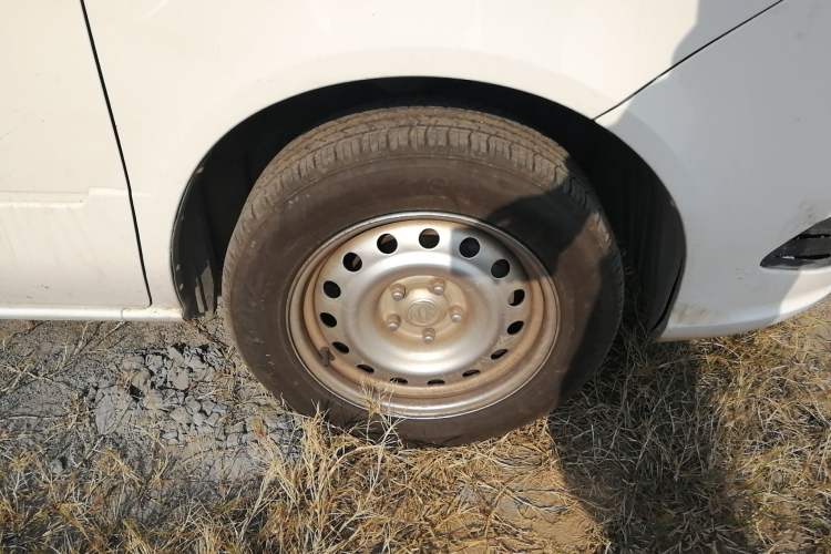 Used Dongfeng Shuaike 2016 1.5L Manual Standard Edition Right Front Wheel Hub