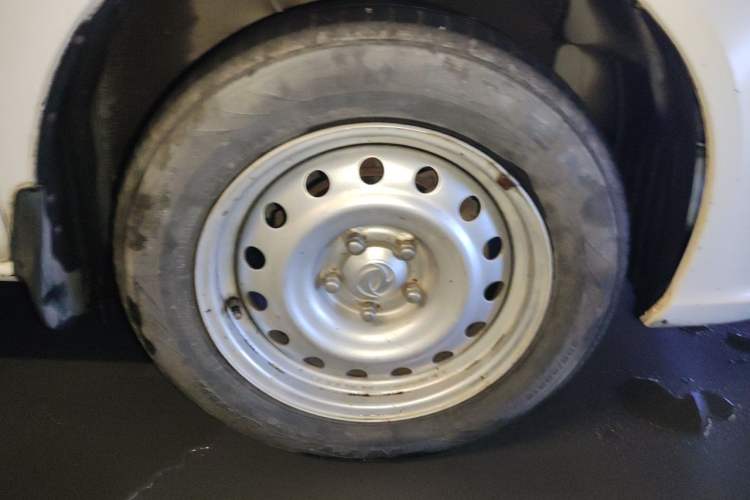 Used Dongfeng Shuaike 2016 1.5L Manual Comfort Model Right Front Wheel Hub