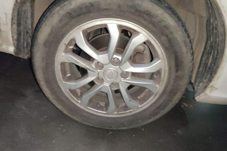 Used Dongfeng Shuaike 2016 Revised Version 1.6L Manual Comfort Edition Right Front Wheel Hub