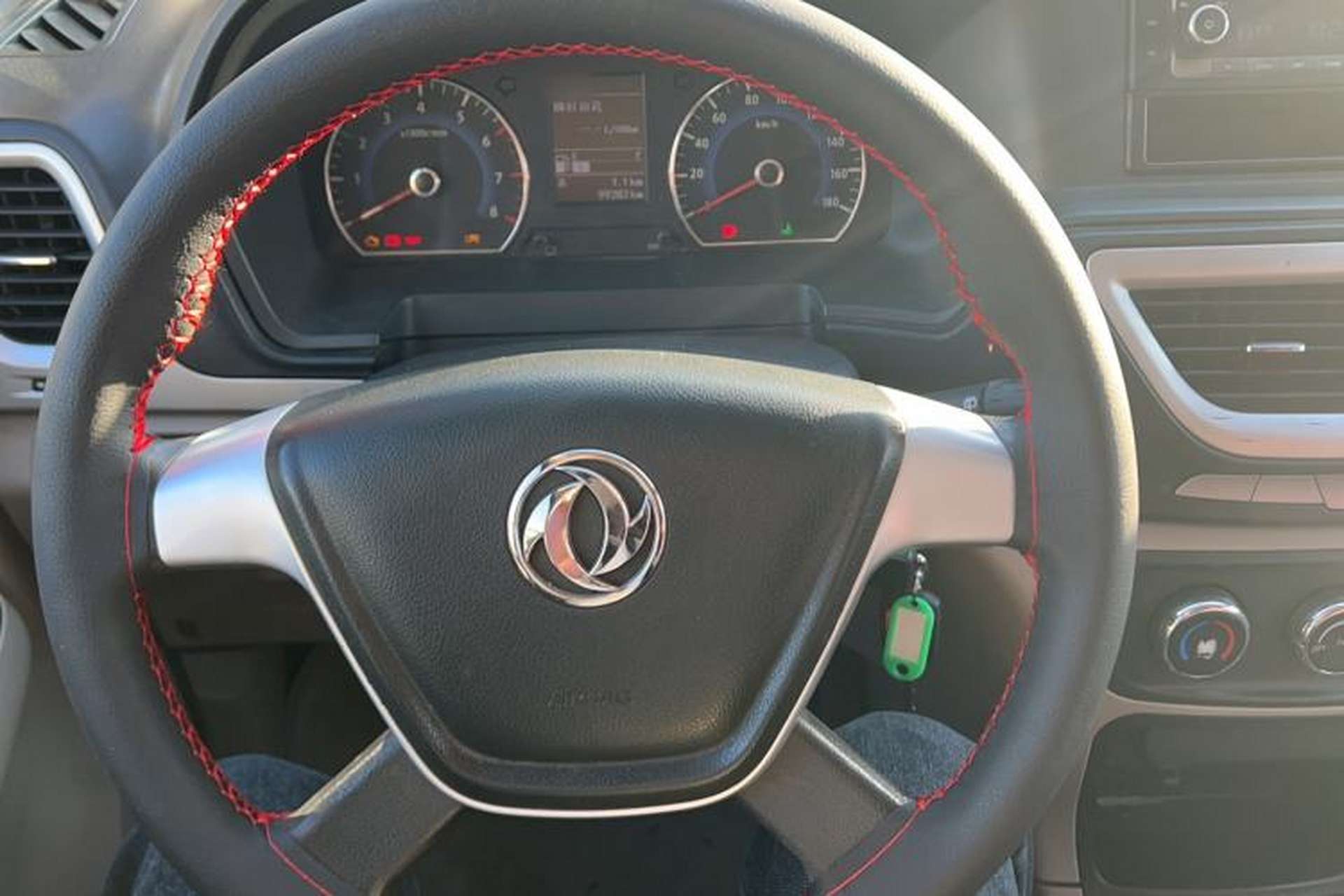 Used Dongfeng Shuaike 2016 Revised Version 1.6L Manual Comfort Edition Steering Wheel