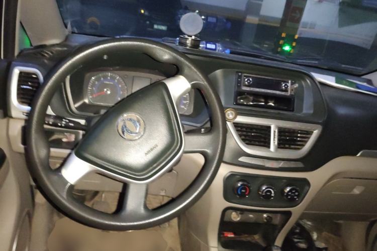 Used Dongfeng Shuaike 2016 Revised Version 1.6L Manual Comfort Edition Steering Wheel
