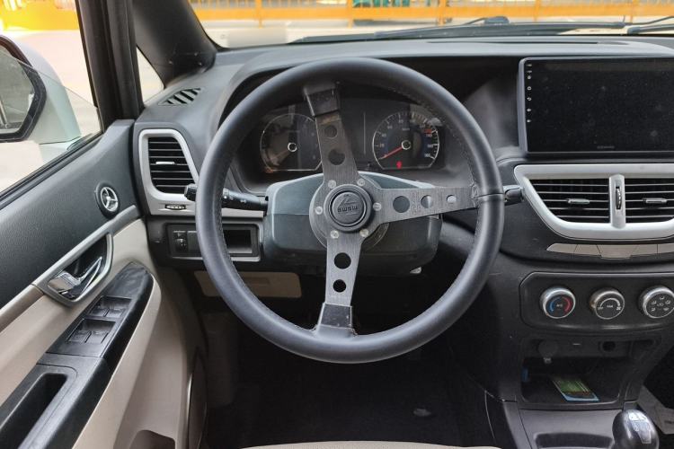 Used Dongfeng Shuaike 2016 1.6L Manual Comfort Model Steering Wheel