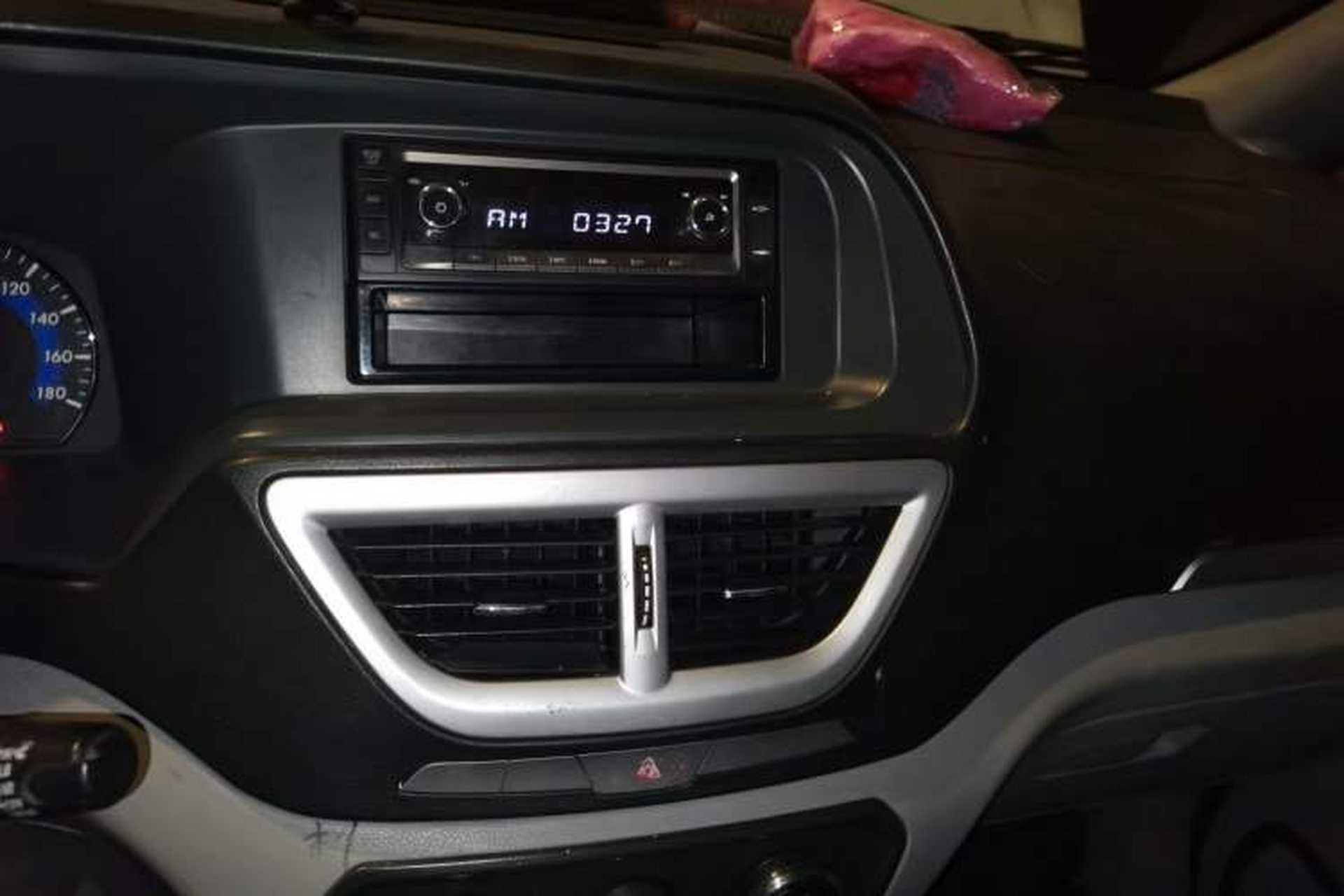 Used Dongfeng Shuaike 2018 Pure Electric Van Audio And AC Panel