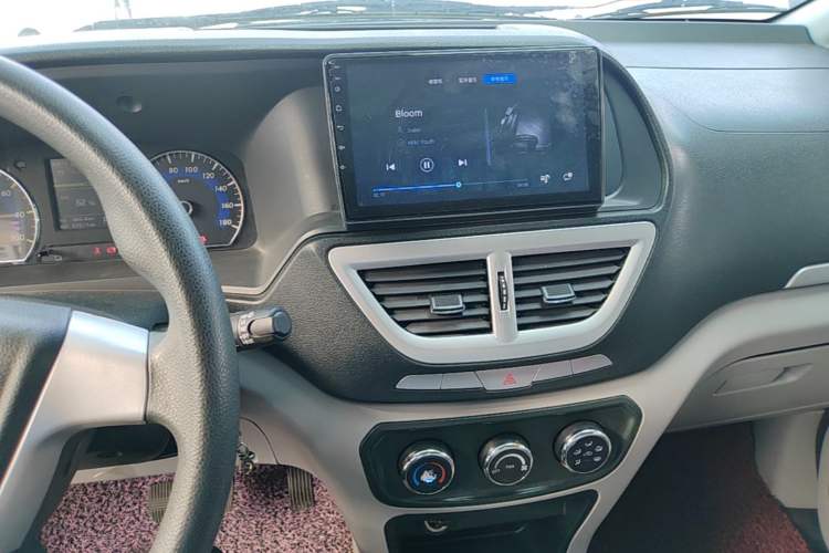 Used Dongfeng Shuaike 2018 Pure Electric Van Audio And AC Panel