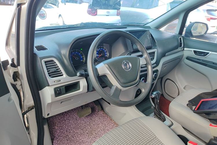 Used Dongfeng Shuaike 2018 Pure Electric Van Center Console